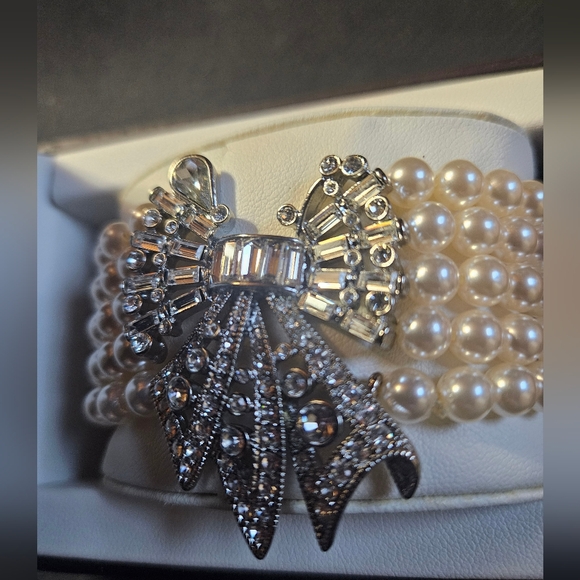 Anne Klein Faux Pearl And Cubic Zerconia Bow Stretch Braclet - Picture 3 of 3